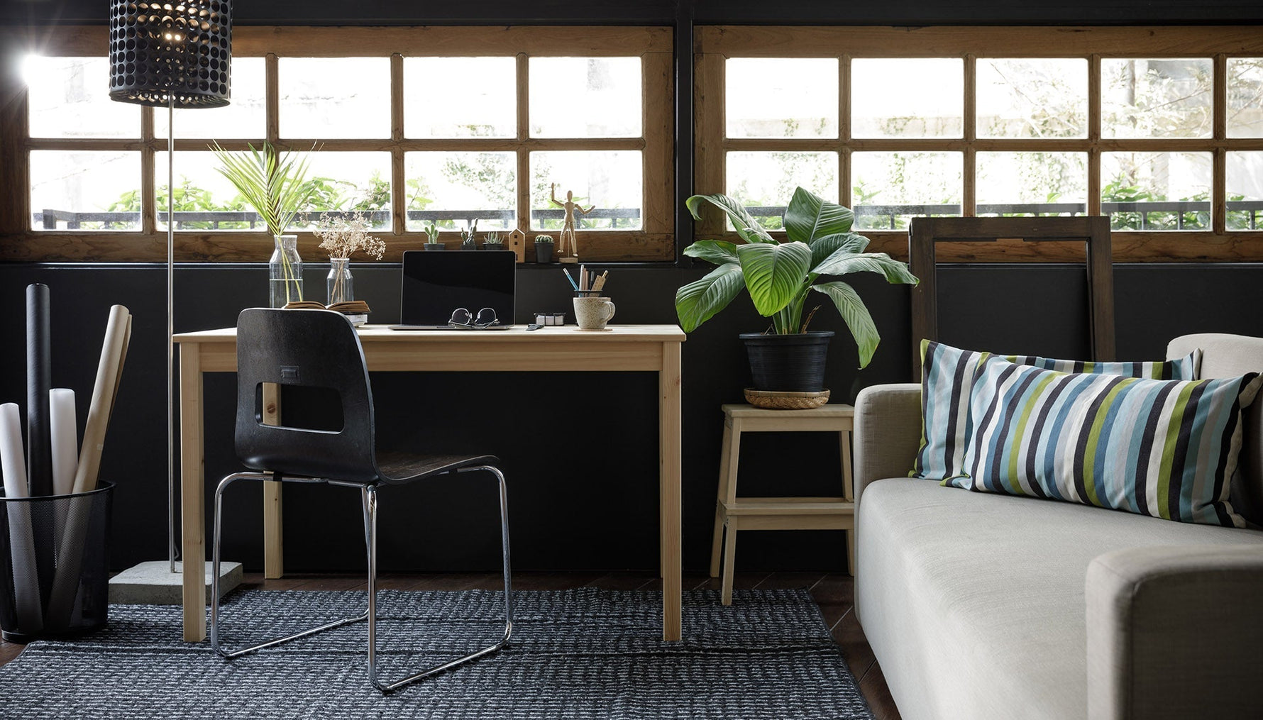 Featured image for How to Choose the Best Office Desks for Any Workspace