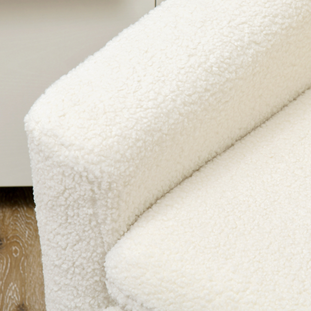 HOMCOM Teddy Armchair Cream Wide Seat With Wood Legs Home - close-up of plush teddy fleece upholstery on armchair.