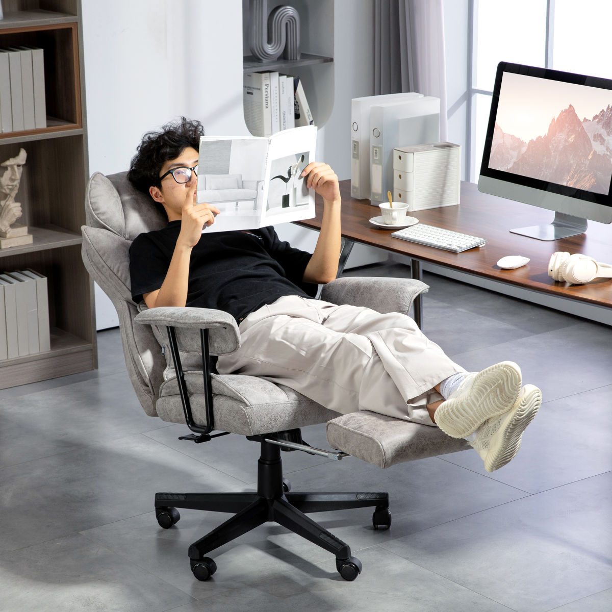 HOMCOM Office Chair 16cm Padding Footrest For Home Office: man lounging in a grey recliner at a home workspace.