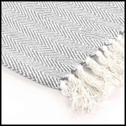 Soft cotton vidaXL Throw Cotton Herringbone 125x150 cm Grey with trendy design and tassels, perfect for any interior.