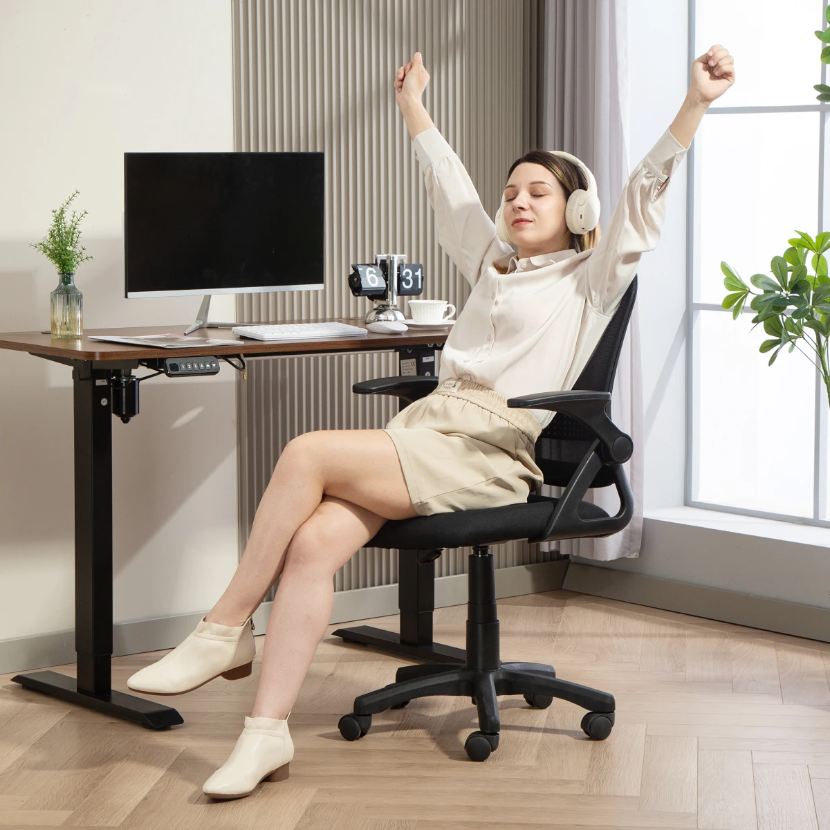 HOMCOM HOMCOM Ergonomic Swivel Office Chair Mesh Back Adjustable Height Flip Up Armrests For Home Office - Office Chair
