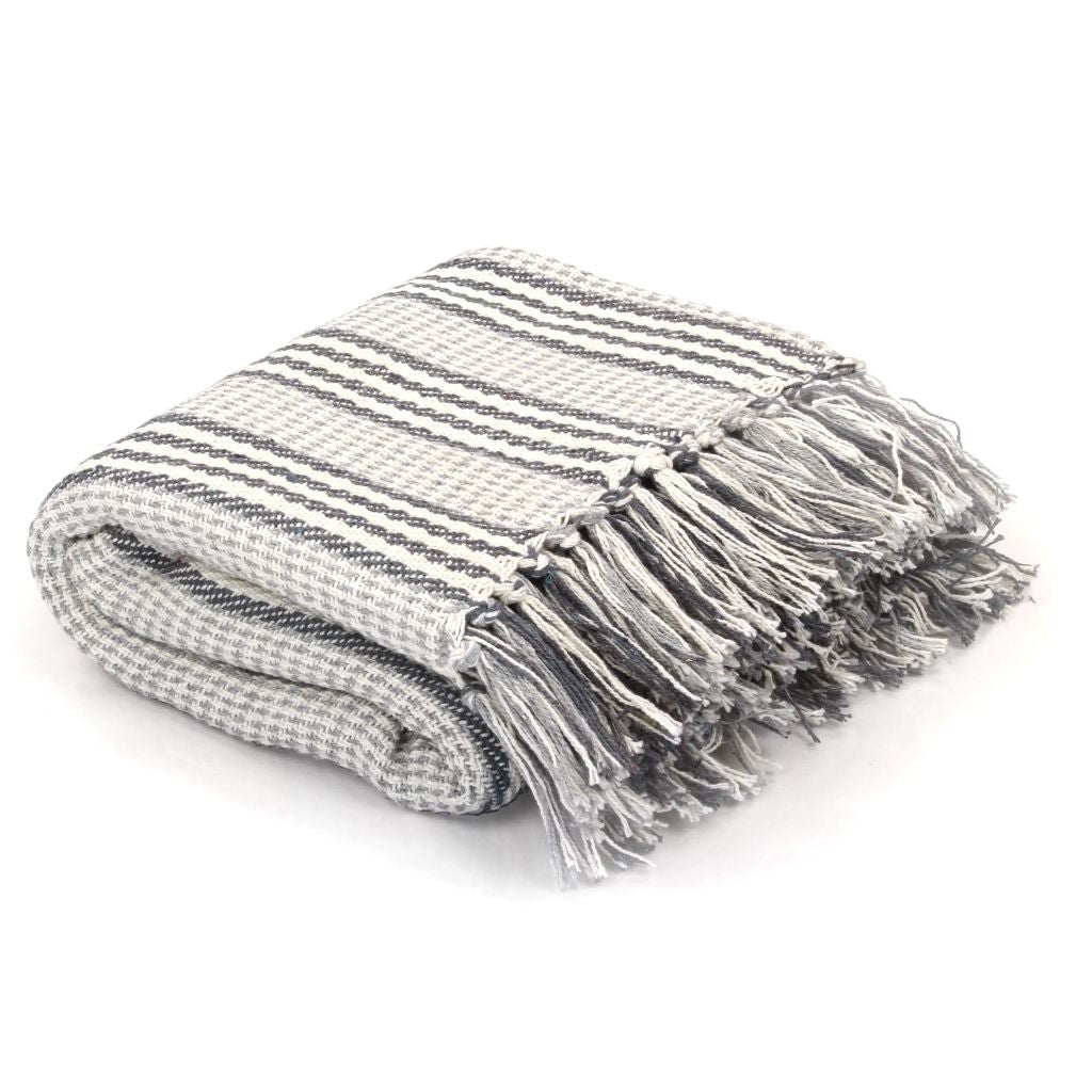 Stylish vidaXL Throw Cotton Herringbone 125x150 cm Grey, perfect for adding comfort and elegance to your home decor.