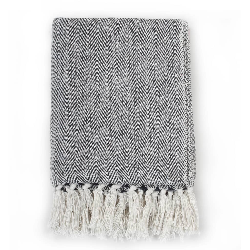 Add a stylish touch to your home with the vidaXL Throw Cotton Herringbone 125x150 cm Grey, featuring soft cotton and tassels.