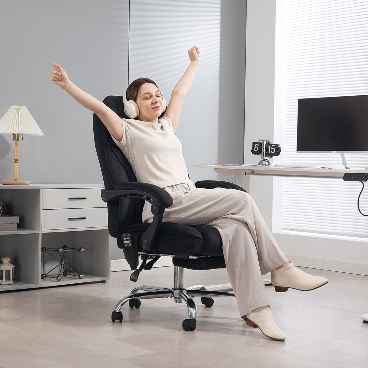 Vinsetto Massage Office Chair Six Point Massage For Desk – user relaxing in modern home office.